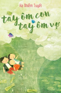 Tay Ôm Con Tay Ôm Vợ